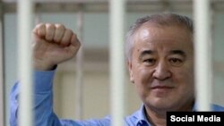 Политический путь Омурбека Текебаева 