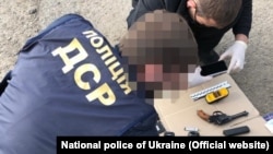 Ukrajinski policajci tokom akcije hapšenja učesnika oružanog napada, državljana Crne Gore, u Kijevu, 27. maja 2020.