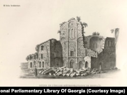 Другой угол храма Баграта. Сегодня Дюбуа вряд ли узнал бы это строение. Достопримечательность была полностью перестроена. Сейчас она заметно возвышается над городом