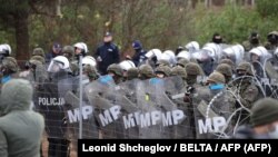 Lengyel katonák a belarusz határon 2021. november 8-án