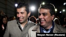 Съпредседателите на "Продължаваме промяната" Кирил Петков и Асен Василев в нощта след изборите