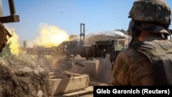 MIlitar ucrainean pe linia frontului în Donețk, 9 iunie 2022.