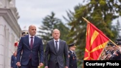 Македонскиот премиер Димитар Ковачевски и германскиот канцелар Олаф Шолц при неговата посета на Скопје на 11 јуни, 2022