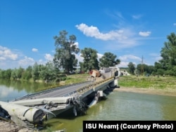 Podul Luțca, din județul Neamț, este un pod suspendat pe piloni și a fost inaugurat în 1972.