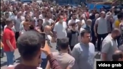 نمایی از یکی از ویدئوهای منتشرشده در شبکه‌های اجتماعی