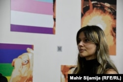 LGBT+ zajednica smatra da BiH prilično kaska za zemljama regiona kada je u pitanju donošenje zakona koji bi štitili njihova prava. Ukazuju na to da BiH nema zakon o istospolnom partnerstvu, ali ni zakon o rodnom identitetu.