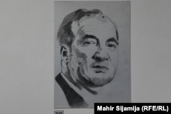 Autori su mogli poslati anonimno svoje queer ikone. Ovaj portret je autora Amira Volodera, na njemu je Himzo Polovina, poznati bosanskohercegovački interpretator sevdalinke.