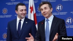 ფოტო არქივიდან: ირაკლი ღარიბაშვილი და ბიძინა ივანიშვილი