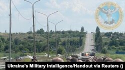 Fogolycsere Ukrajna és Oroszország között Zaporizzsja városánál 2022. június 29-én. A képet az ukrán katonai hírszerzés tette közzé