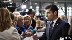 Kiril Petkov, premijer Bugarske, u razgovoru sa novinarima.