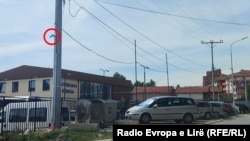 Nadzorne kamere kod autobuske stanice u Severnoj Mitrovici, jul 2022.