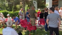 „Остануваме пред Влада деноноќно“