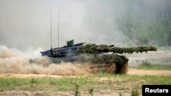 Një tank gjerman në stërvitjet ushtarake të NATO-s në Lituani.