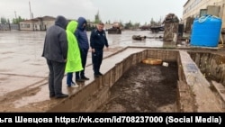 Производство по утилизации мазута, собранного на крымском побережье после крушения российских нефтяных танкеров «Волгонефть» в Керченском проливе 15 декабря 2024 года