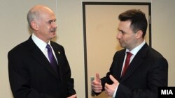 Премиерот Никола Груевски на една од средбите со поранешниот грчки премиер Јоргос Папанреду во Брисел.