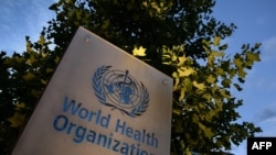 Shenja e Organizatës Botërore të Shëndetësisë (OBSH) para selisë në Gjenevë. 