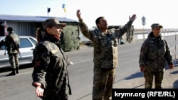 Капелани поблизу адмін кордону з Кримом в районі контрольного пункту «Чонгар» 17 жовтня 2015 року