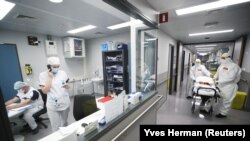 Bolnica u Briselu. Belgijske zdravstvene vlasti upozoravaju da bi za dve nedelje mogli biti ispunjeni kapaciteti odeljenja intenzivne nege.