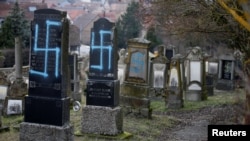 Graves swastikas France