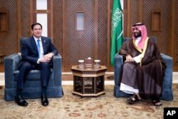 Госсекретарь США Марко Рубио и наследный принц Саудовской Аравии Мухаммед ибн Салман
