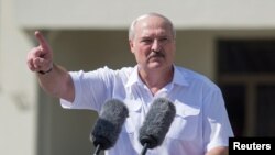 Александър Лукашенко на митинг пред привърженици в Минск на 16 август