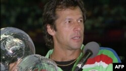 اسټرېلییا د مېلبورن په لوبغالي کې پاکستاني کرکت لوبډلې د عمران خان په مشری د کرکټ نړیوال جام پورته کړ.۱۹۹۲م کال د مارچ ۲۵ نېته