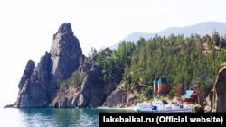 Бухта Песчаная на берегу озера Байкал