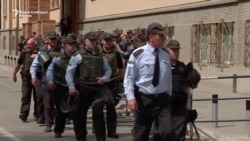 Полициски сили го блокира Собранието