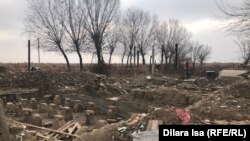 В начале мая в результате прорыва дамбы Сардобинского водохранилища в Узбекистане затопило сёла Женис, Жанатурмыс, Достык, Фердауси и Оргебас в Мактааральском районе Туркестанской области, более 10 тысяч человек были вынуждены, бросив свои дома. бежать. 