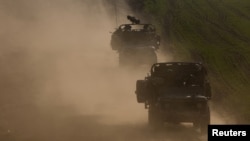 Vehicule militare israeliene la granița cu Gaza, 19 ianuarie 2024. Prelungirea conflictului și lipsa de succes în salvarea ostaticilor fac mulți israelieni să aibă dubii față de strategia actuală, bazată exclusiv pe forță.
