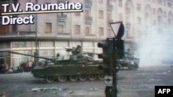 Imagini în direct difuzate de o televiziune franceză din timpul Revoluției Române. 