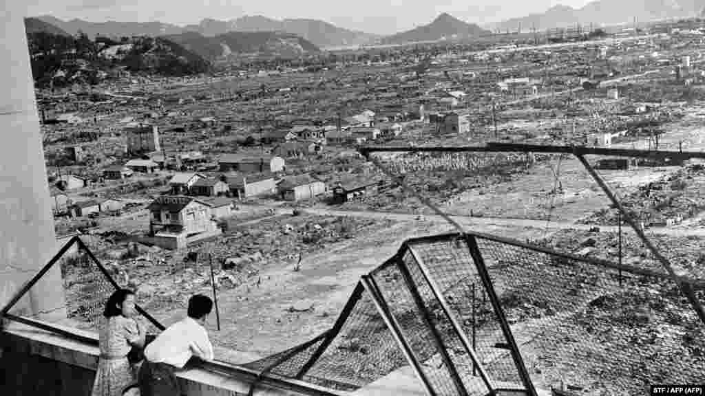 Тази архивна снимка от 1948 г. показва опустошения град Хирошима около три години след американската атомна бомбардировка на 6 август 1945 г., в края на Втората световна война.