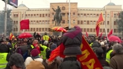 Пред Собранието на Македонија протест против уставни измени