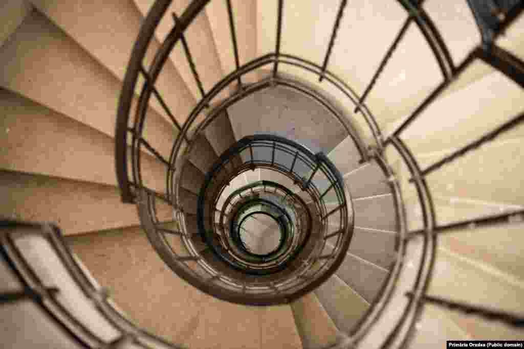 Scara-melc a Camerei de Comerț și Industrii Bihor, care funcționează sub această denumire din 1925.