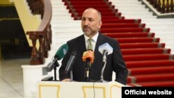 FILE: Hanif Atmar