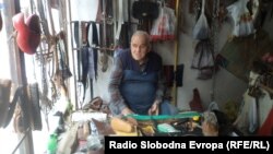 Милан Белев 89-годишен опинчар, најстар занаетчија во Охрид.