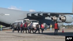 Нелегальных мигрантов из США вывозят на военных самолетах, 24 января 2025 г.