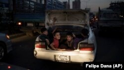 Avganistanski dečaci u prtljažniku automobila u Kabulu, 26. septembar 2021. 