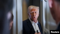 În timpul zborului de sâmbătă cu Air Force One, Donald Trump și-a reiterat multe dintre promisiunile electorale de politică externă. El insistă că SUA vor acționa pentru a obține controlul asupra Groenlandei.