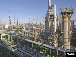 Rafinăria mare de petrol a Rusiei din Kiriși, regiunea Leningrad (fotografie de arhivă).