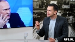 Илья Яшин в студии Радио Свобода (архивное фото)