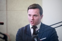 Naim Leo Beširi smatra da je ključ kineskog uticaja taj što u Srbiji postoji, kako kaže, „jedan anti EU deo političke elite koja je na vlasti i koja koristi Kinu za izgovor kako bi zemlju udaljio od EU“.