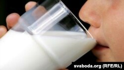 Расхожая схема компенсации здоровья «Молоко за вредность» вызывает всё больше вопросов, но чем ее заменять - пока непонятно.