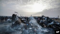 Nakon izraelskog napada na lokaciju gdje su boravile raseljene osobe u Rafi, Pojas Gaze, 27. maja.