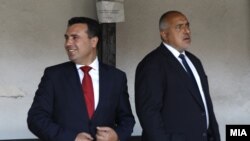 Архива - Македонскиот премиер Зоран Заев и премиерот на Бугарија Бојко Борисов. Македонија и Бугарија во 2017 година потпишаа Договор за добрососедство, но Софија го блокираше Скопје да започне преговори со ЕУ. 