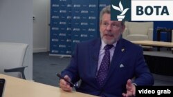 Clifford May, themelues i Fondacionit për Mbrojtjen e Demokracive.