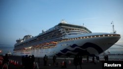 Круизный лайнер Diamond Princess в порту японского города Йокогама. 7 февраля 2020 года.