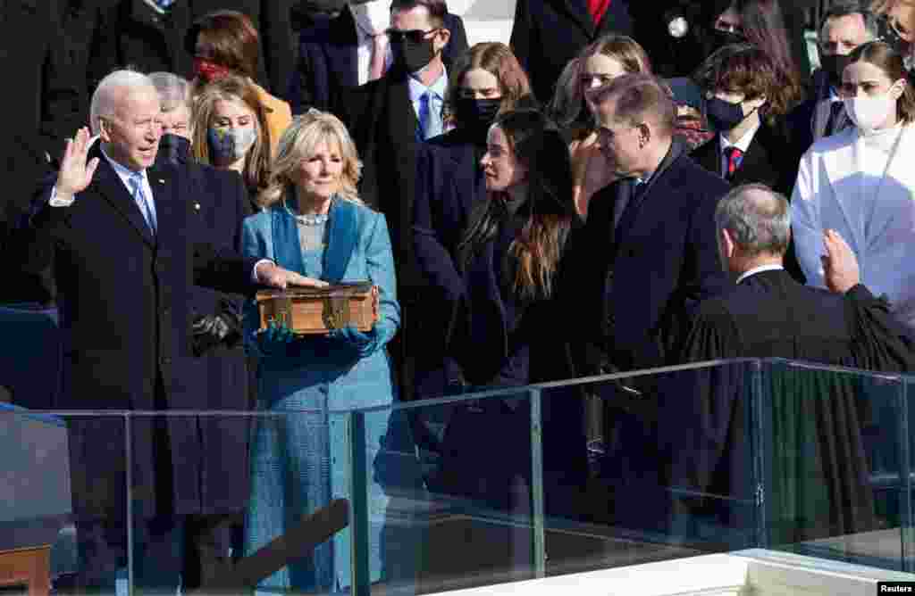 Joe Biden bën betimin si presidenti i 46-të i Shteteve të Bashkuara të Amerikës.&nbsp;