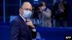 Ministrul Afacerilor Externe a declarat joi seară că nu vede „absolut nicio problemă ca Federaţia Rusă, sau oricine altcineva, să vină să viziteze baza de la Deveselu”