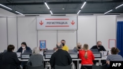 Broj vakcinisanih bh. građana nema ni Republika Srbija. (Foto: Registracija za COVID-19 vakcinaciju u tržnom centru u Beogradu 6. maja 2021.)